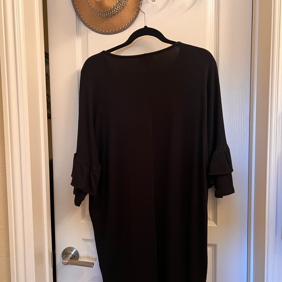 - Bobeau Black Dress with double stack sleeve with ruffle edges - Picture 4 of 6